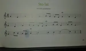 Nuty na pianino do utworu "Sto lat". Melodia popularna, gotowa do zagrania.