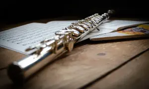 Czy flet poprzeczny jest instrumentem dętym drewnianym? Odkryj prawdę!