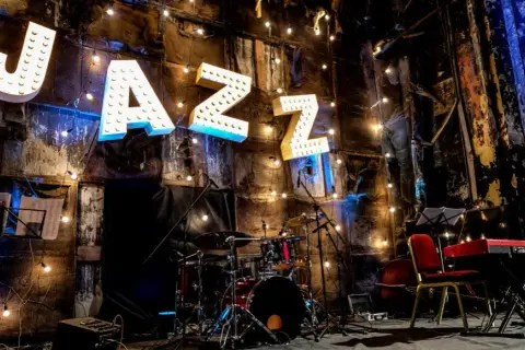 Suita jazzowa: od historii po współczesne formy muzyczne - instrumentarium