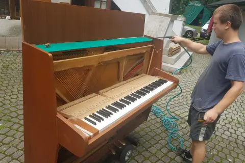 Jak rozebrać pianino bezpiecznie: kompletna instrukcja dla początkujących
