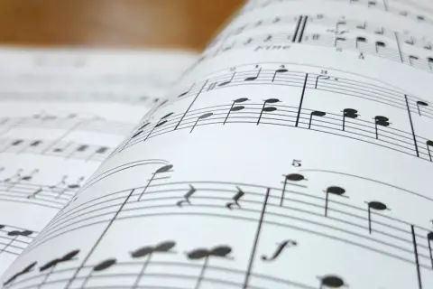 Praktyczne metody jak improwizować na pianinie - od podstaw do mistrzostwa