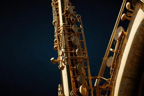 Saksofon kontrabasowy - fascynujący gigant wśród instrumentów dętych