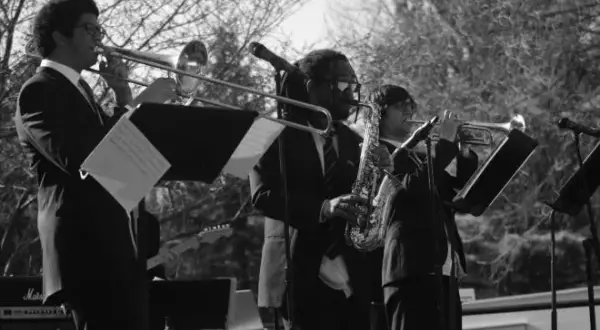 Jak wspólne improwizowanie muzyków jazzowych zmienia oblicze muzyki