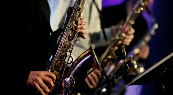 Bebop i ekspresyjny styl jazzowy - poznaj tajemnice muzycznej rewolucji