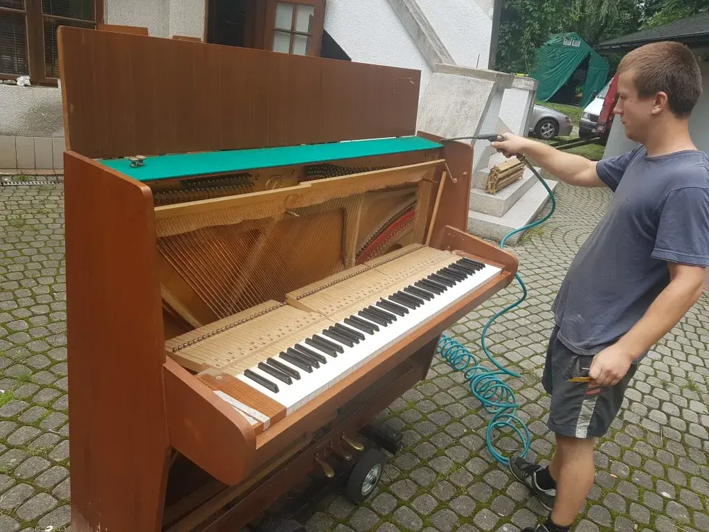 Jak rozebrać pianino bezpiecznie: kompletna instrukcja dla początkujących