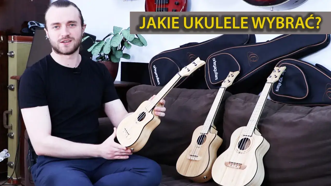 Mężczyzna prezentuje ukulele koncertowe i sopranowe, porównując je.