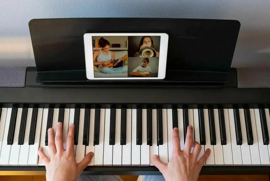 Zdjęcie Czym się różni keyboard od pianina? Kluczowe różnice i wybór