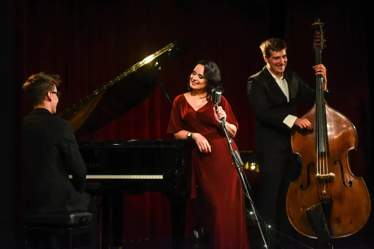 Zdjęcie Jak profesjonalnie wybrać zespół jazzowy na imprezę: kompletny poradnik