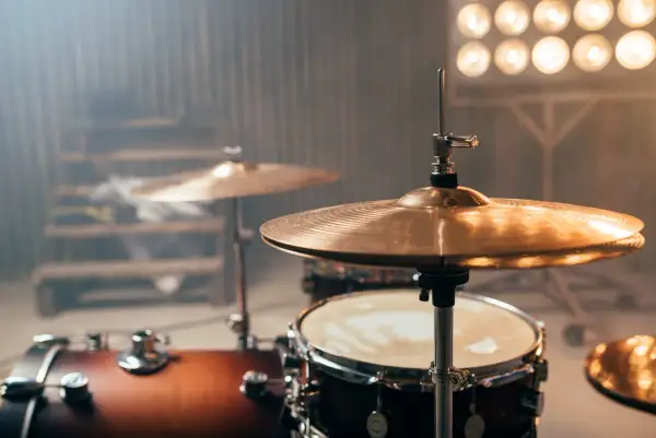 Poznaj perkusję: fascynujący instrument muzyczny i jego zastosowania